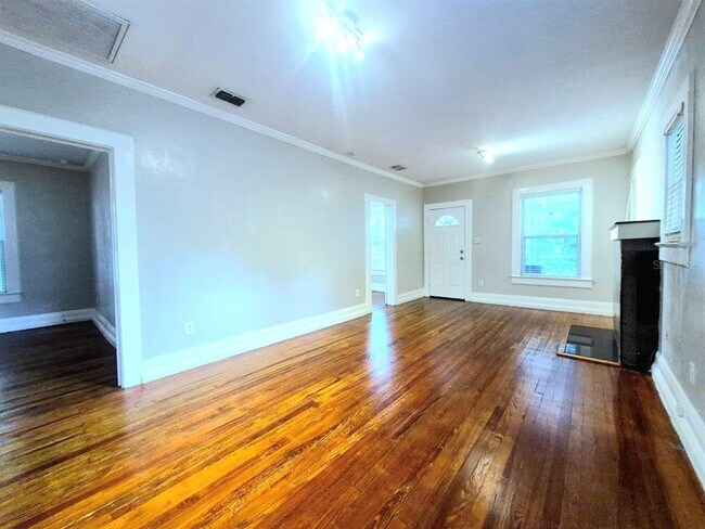 Building Photo - 314 E Park Ave