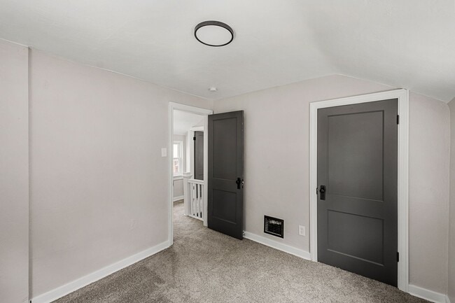 Building Photo - SCORE 50% OFF 1ST MONTH'S RENT IF SIGNED BY MAY 22! Stunning 2 bedroom home in Penn Avenue availa...