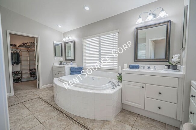 Building Photo - 26511 Brooks Cir