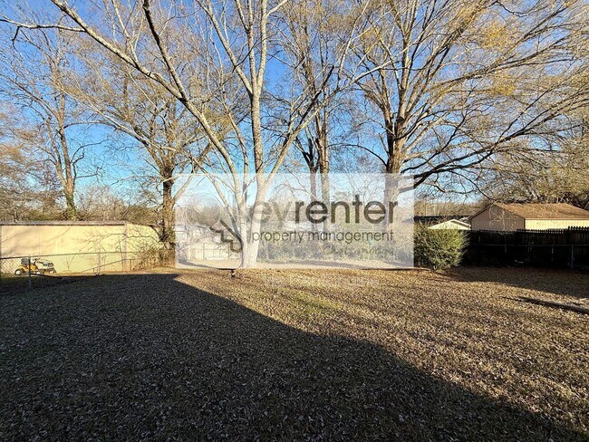 Building Photo - 221 Robert E Lee St