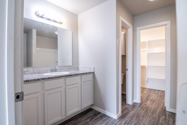 Building Photo - 1907 Langford Ave