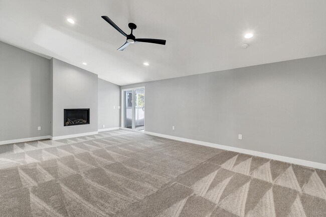 Building Photo - Stunning Remodeled 4-Bedroom Home in Exclu...