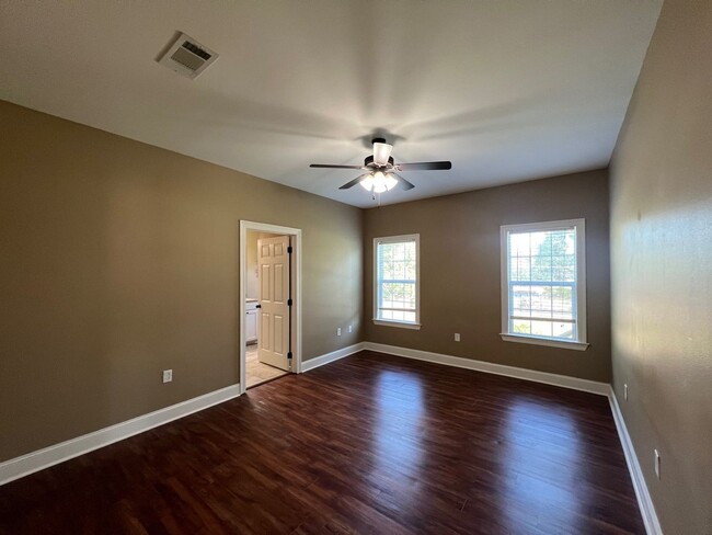 Building Photo - 3BR/2BA IN DENHAM SPRINGS