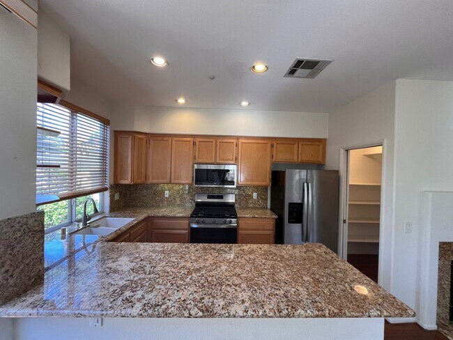 Building Photo - Encinitas Gem: Stunning 2 Bed 2.5 Bath Tow...