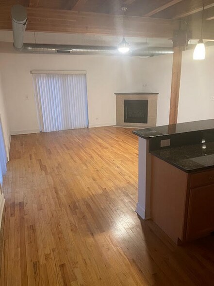 Building Photo - 500 N Damen Ave