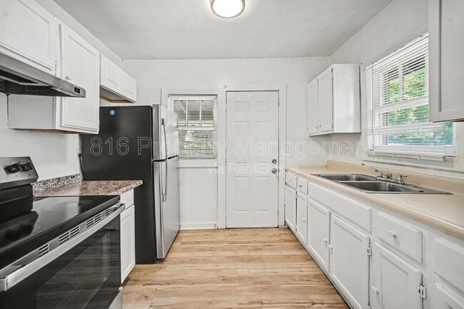 Building Photo - 6431 S Benton Ave