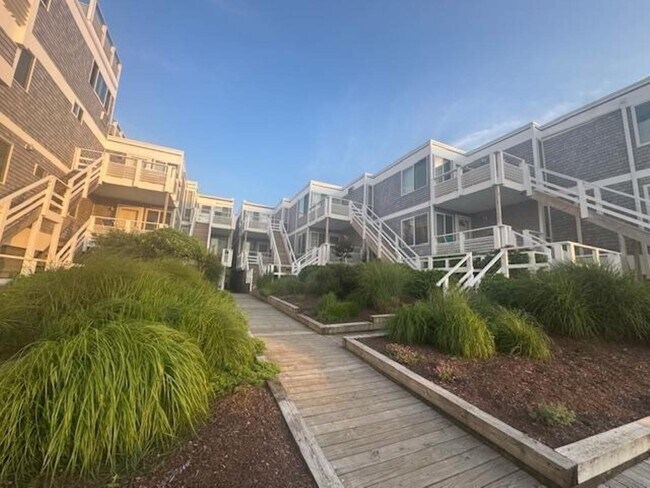 Building Photo - 539 Dune Rd