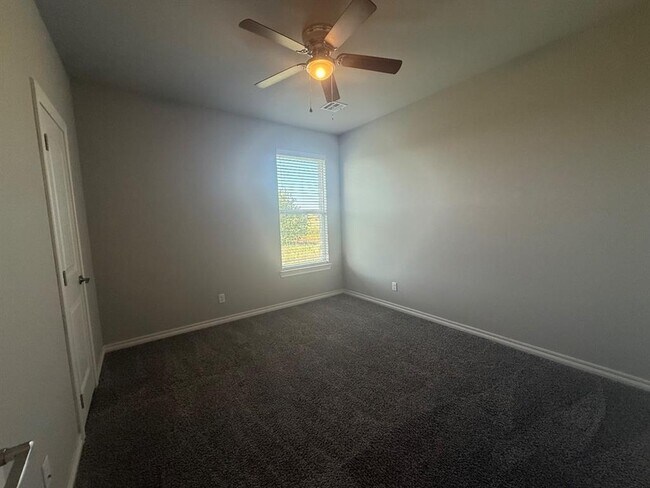 Building Photo - 9544 Monterey Dr