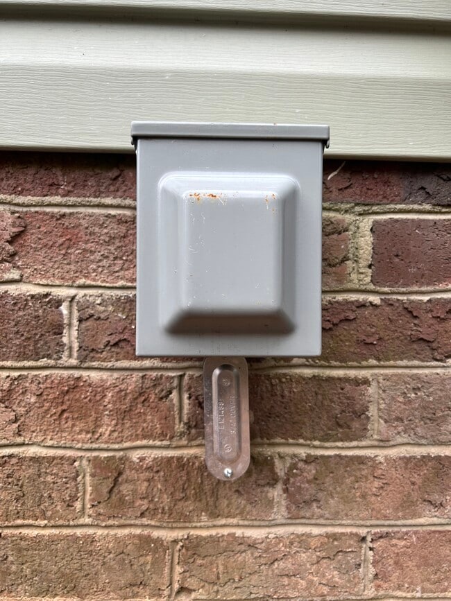 Building Photo - 516 Brent Rd