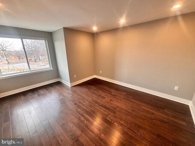 Building Photo - 3255 Ridge Ave