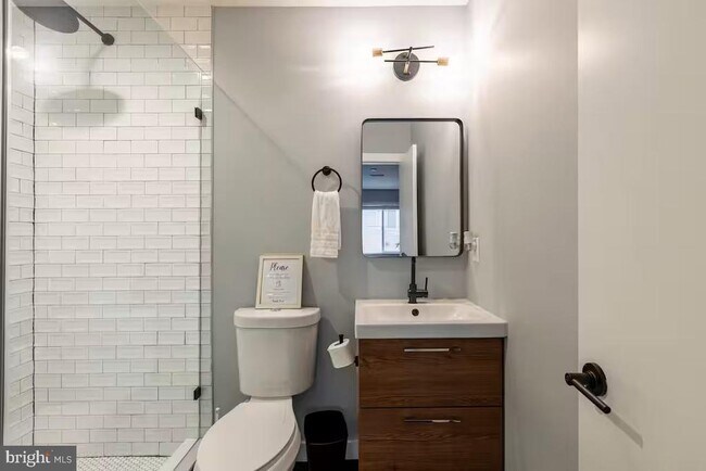 Building Photo - 2532 Annin St