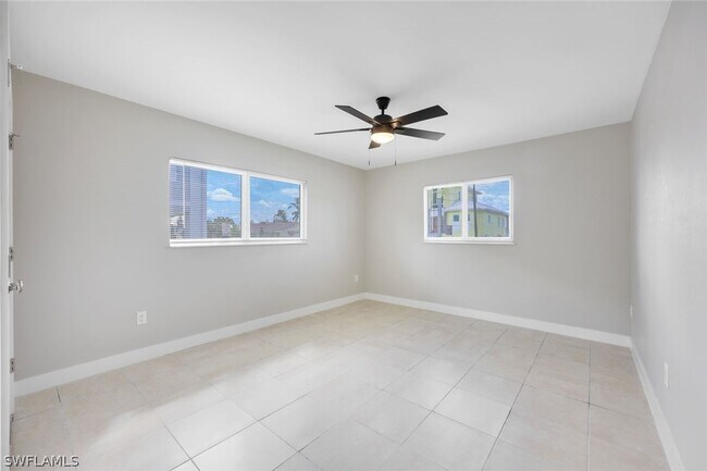 Building Photo - 4862 Regal Dr