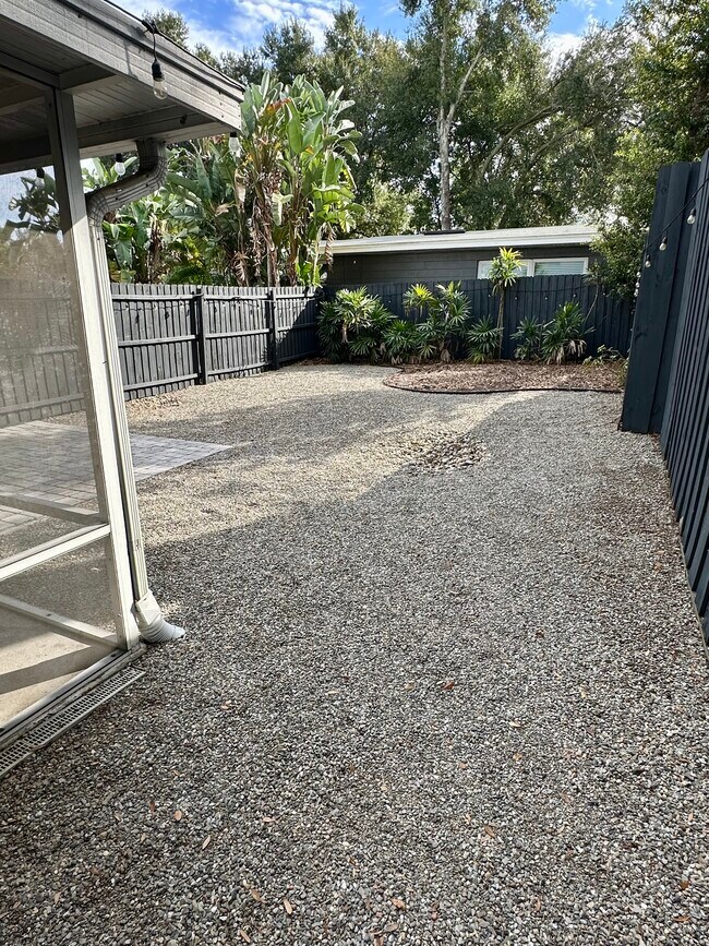 Building Photo - 804 E South St