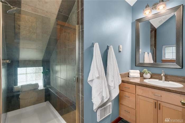 Building Photo - 1915 24th Ave S