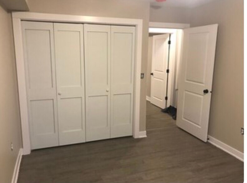 Building Photo - 84 Curtice St E