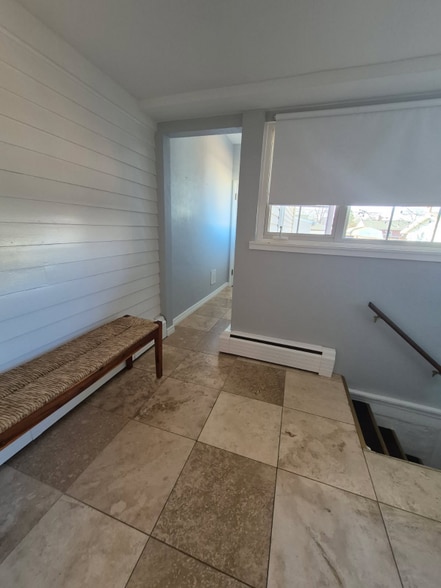 Building Photo - 211 S 6th Ave