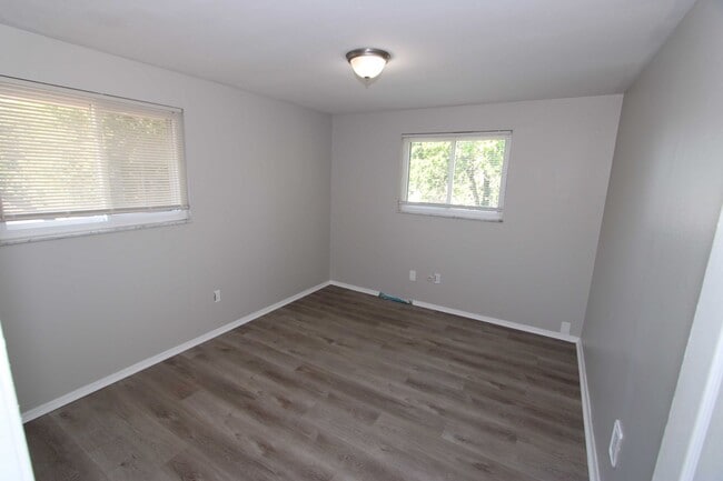 Building Photo - Beautiful 3 Bedroom 1 and a Half Bath Home