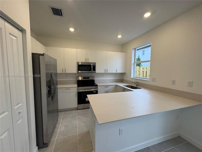 Building Photo - 2622 SE 27th Ct