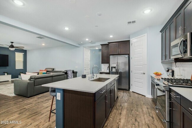 Building Photo - 1171 E Armstrong Wy