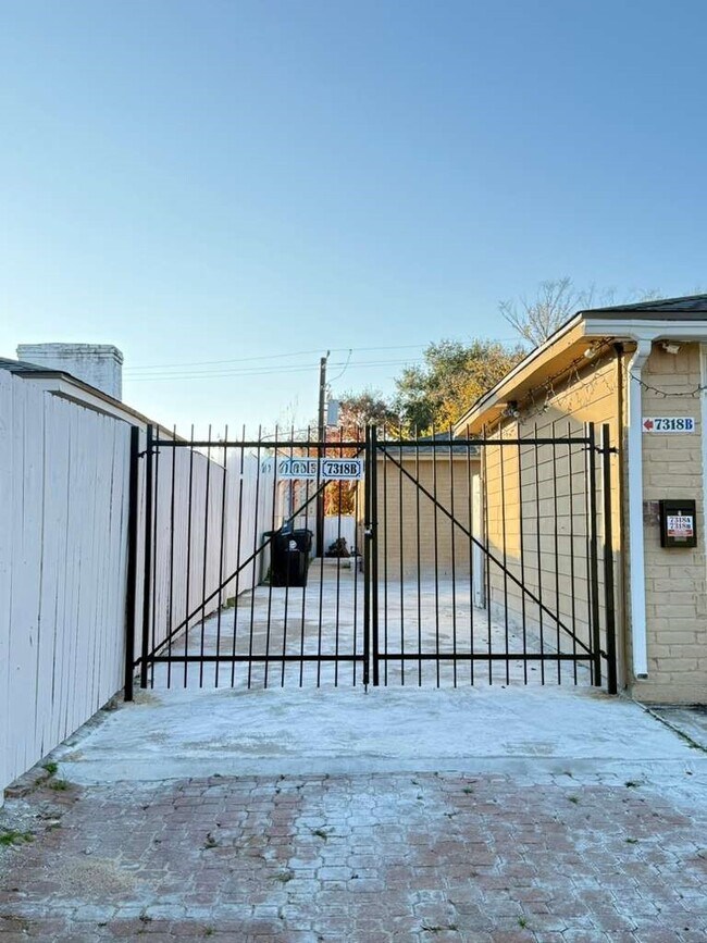 Building Photo - 7318 Boone Rd