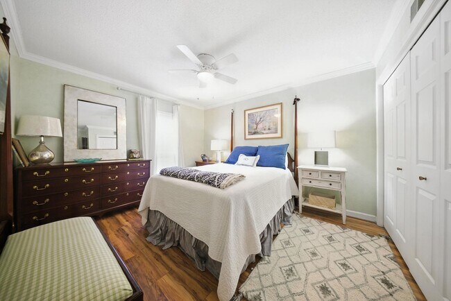 Building Photo - Spacious 2 -story townhome in the heart of...