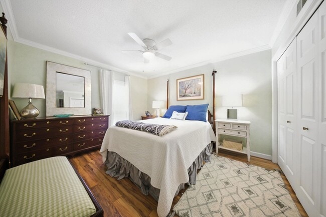 Building Photo - Spacious 2 -story townhome in the heart of Forest Acres