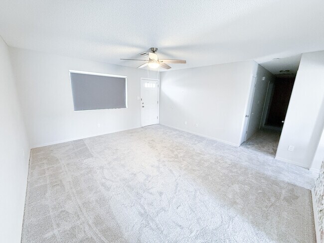 Building Photo - 8558 E 38th St