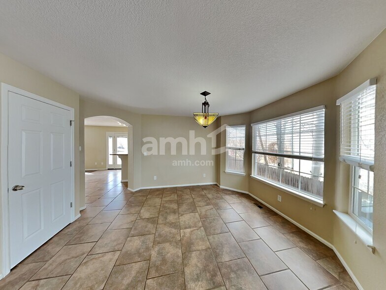 Building Photo - 6213 Westview Cir