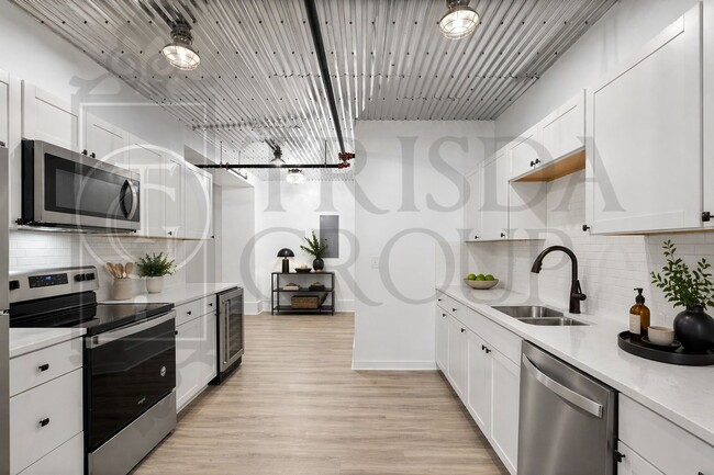Building Photo - Apt 4 Avail July 18th!  Unique 2 BR, 2 BATH Apt in the HEART of Mt Washington!  3 Off Street Park...