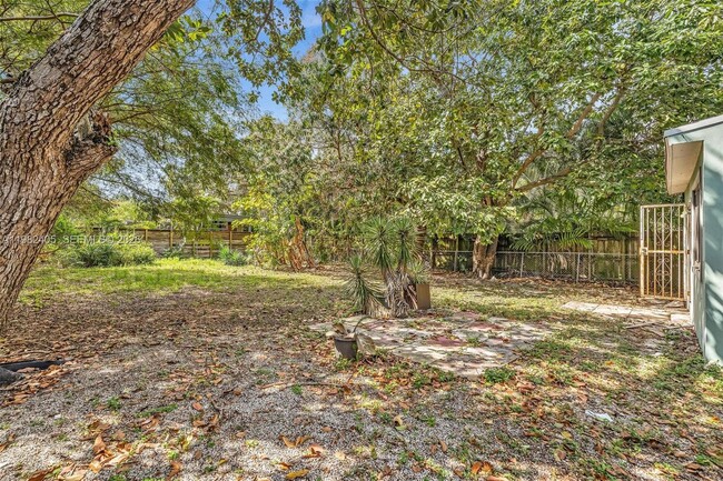 Building Photo - 118 NW 44th St