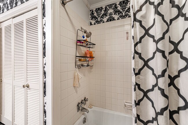 Building Photo - 661 Bering Dr