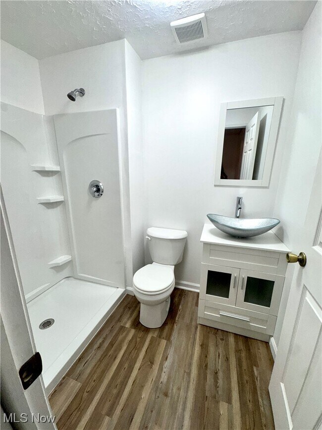 Building Photo - 1085 Sunhaven Dr