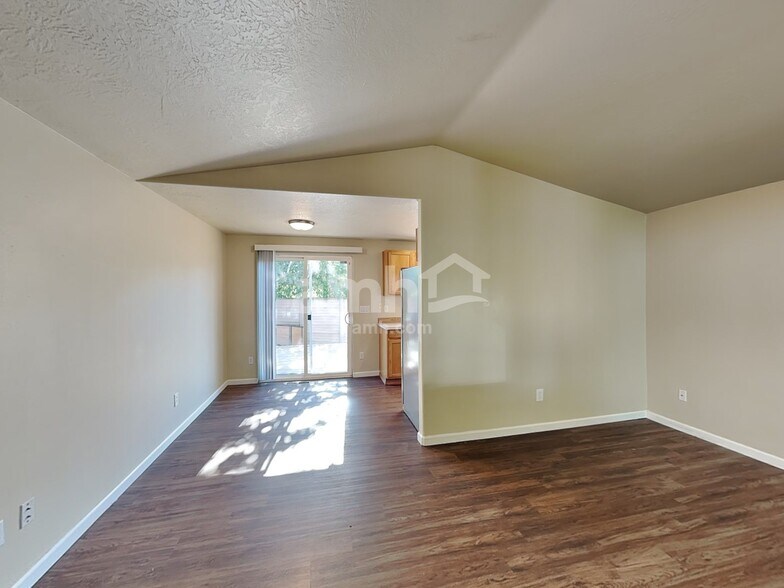 Building Photo - 1774 Cherrybloom Ct SE