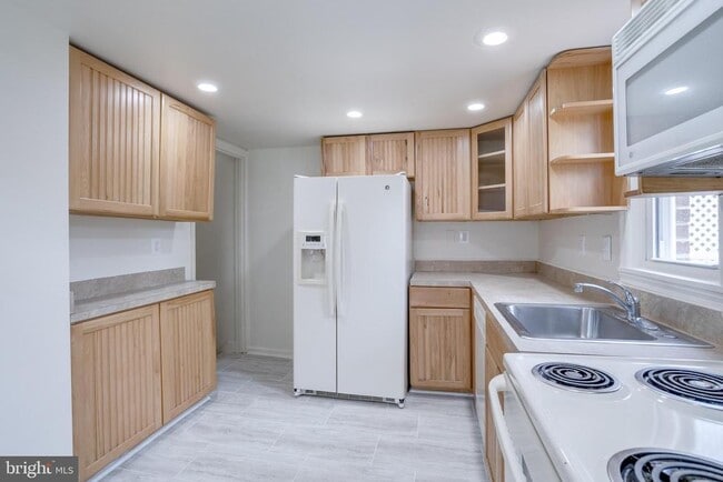 Building Photo - 2719 Albemarle Dr