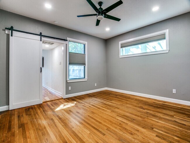 Building Photo - TCU 1 bedroom Unit - Summer 2026 Move In