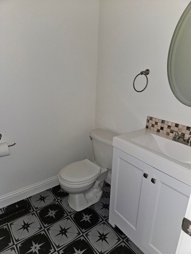 Building Photo - Perfect home seeking amazing tenant