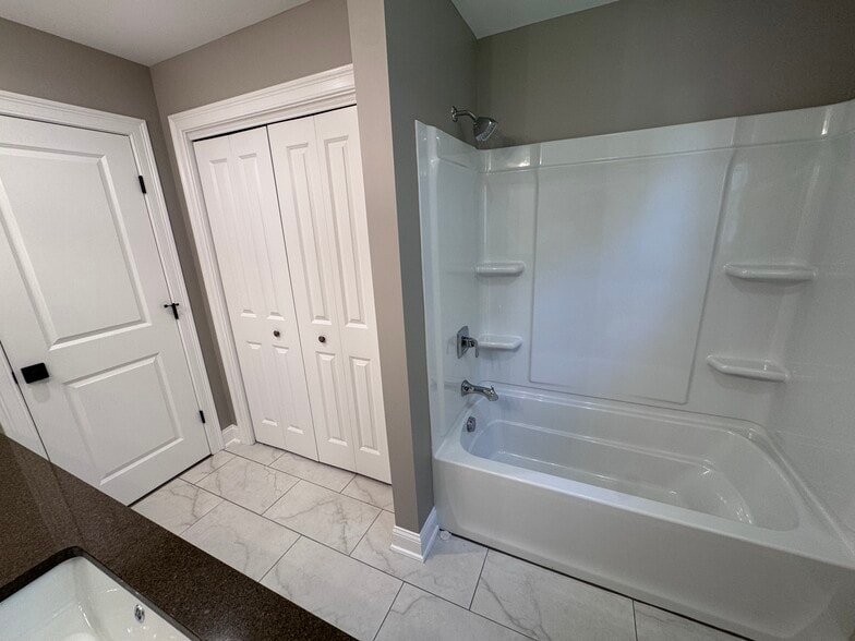 Building Photo - 21 Charles St