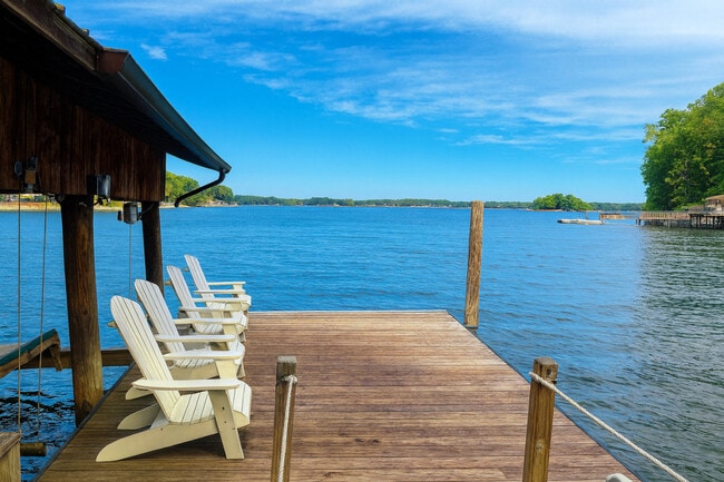 Building Photo - 152 Barksdale Ln