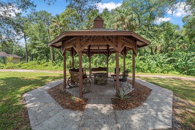 Building Photo - 1517 Manor Way