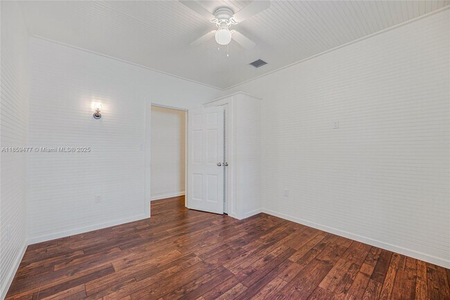 Building Photo - 3822 Oak Ave