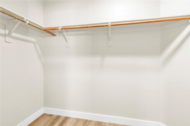 Building Photo - UPDATED 2 BED 2 BATH CONDO IN SOUTH ARLING...