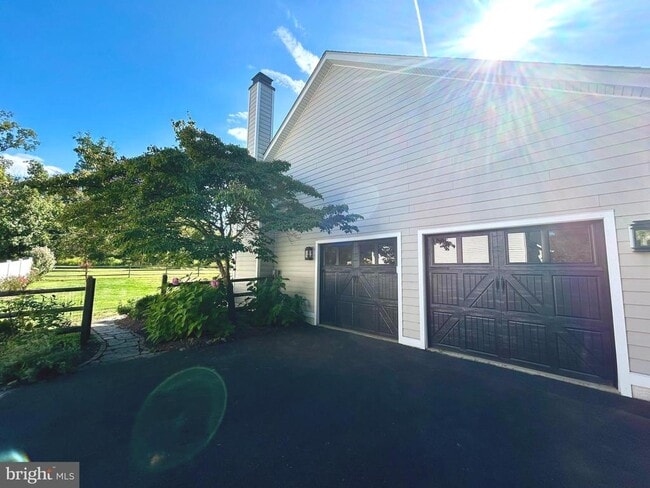 Building Photo - 3879 Charter Club Dr