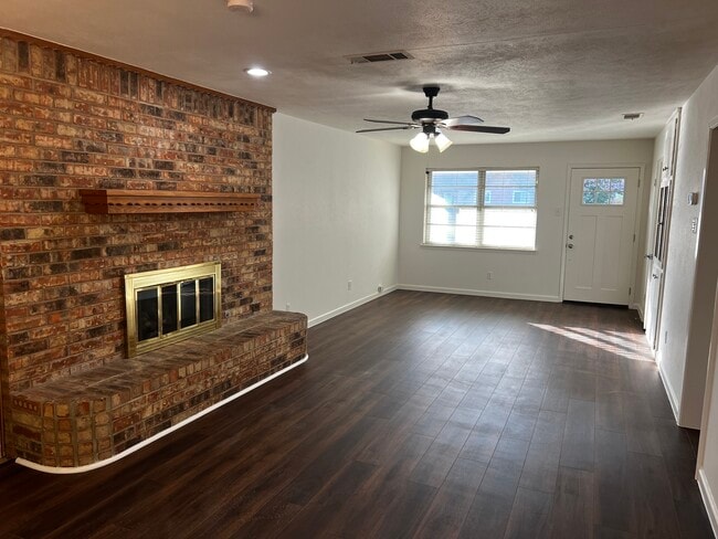 Building Photo - 321 Lena Ln