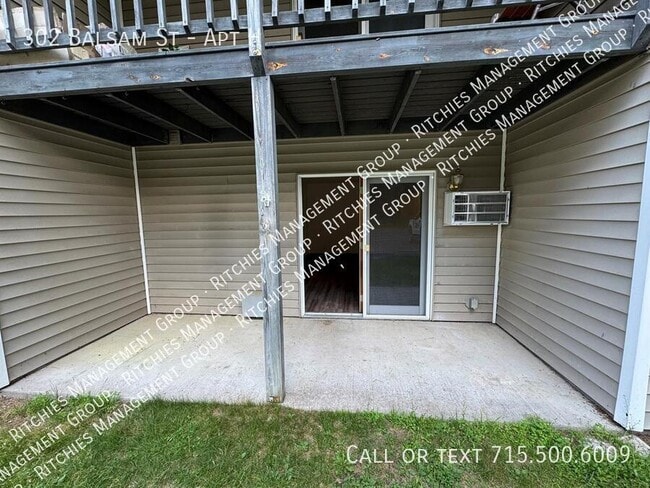 Building Photo - 302 Balsam St