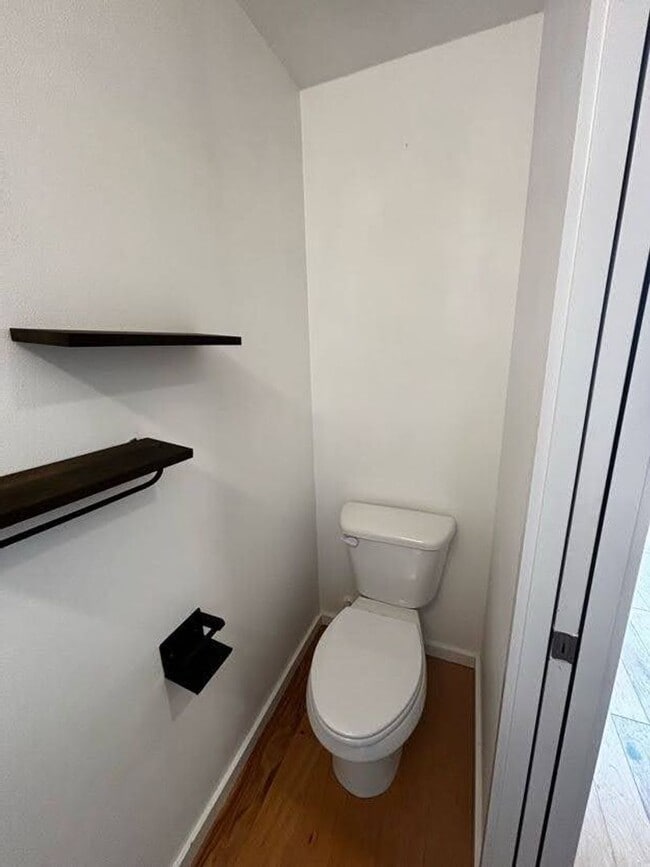 Building Photo - Modern Townhome For Lease Near Columbia City | 2 Bed | 2.5 Bath | A/C | Covered Parking