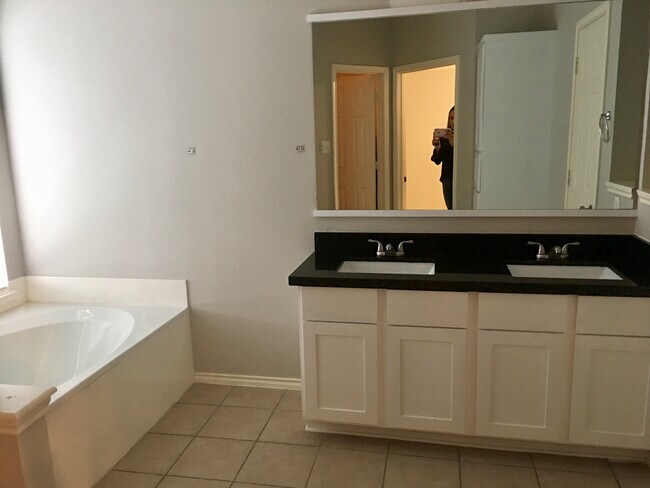 Building Photo - 4003 Santa Susana