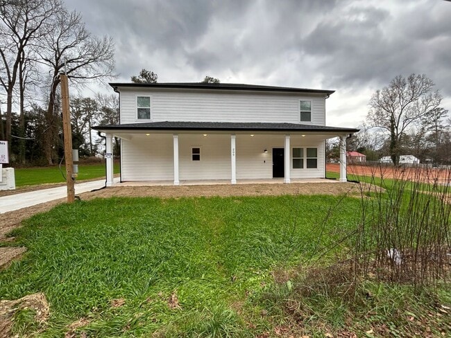 Building Photo - LEASING FOR AUGUST 2026!
