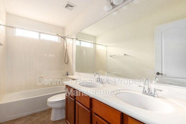 Building Photo - 4262 E Carla Vista Dr
