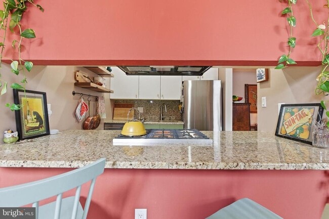 Building Photo - 122 W Henrietta St