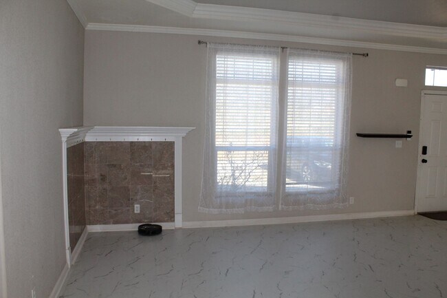Building Photo - 3 Bed 2 Bath Home for Rent in Anza on 2 pl...